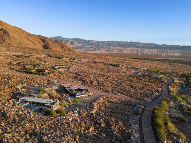 2085 Desert Flower Court, Palm Springs CA: https://media.crmls.org/mediaz/ff6ed671-52e4-4930-9a59-db3bca9fd006.jpg