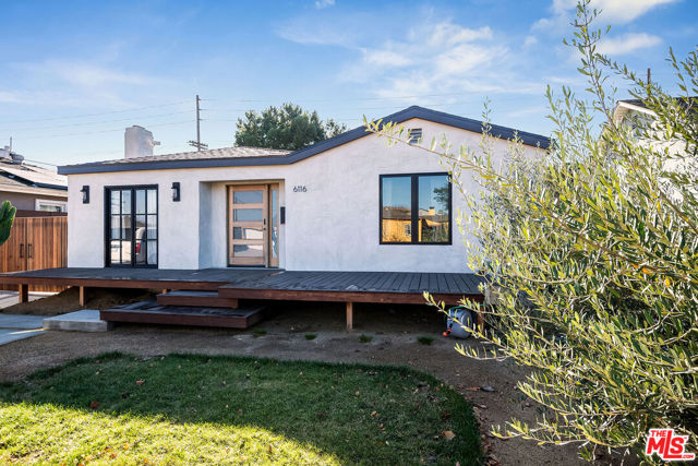 6116 W 85th Place, Los Angeles CA: https://media.crmls.org/mediaz/ff6fe28c-2094-43b3-a0f8-c95924e1b434.jpg