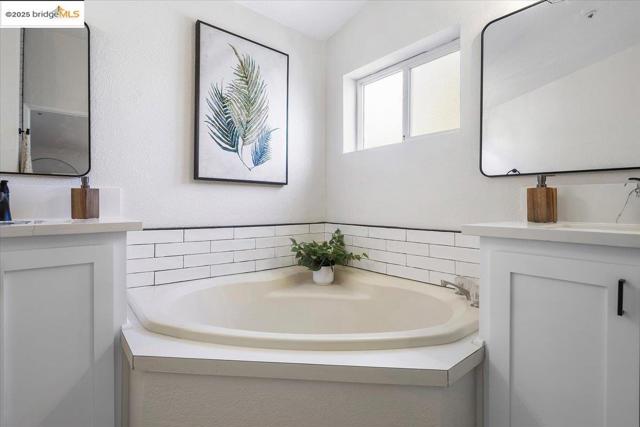 33526 4th ST, Union City CA: https://media.crmls.org/mediaz/ff70014e-dc31-4136-8325-3abf1a8de7e3.jpg