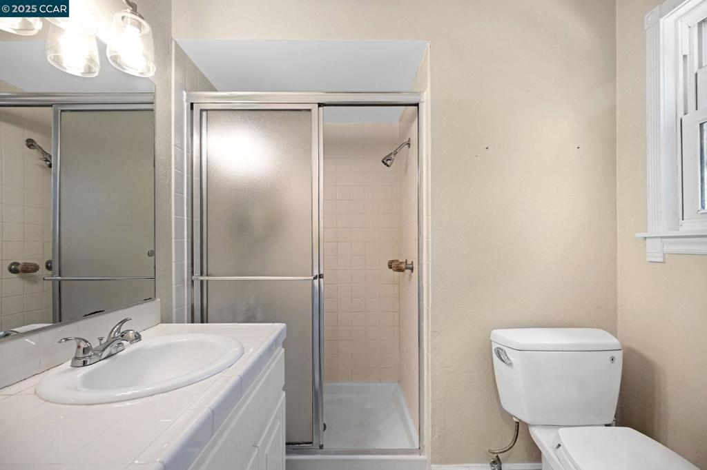 https://media.crmls.org/mediaz/ff70bcb0-c82c-4e17-bc27-139b229ee169.jpg?preset=X-Large