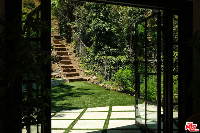17149 Clemons Drive, Encino CA: https://media.crmls.org/mediaz/ff710e93-e517-4f85-95b7-0a039a8461ed.jpg