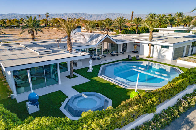 1 Makena Lane, Rancho Mirage CA: https://media.crmls.org/mediaz/ff7164f4-7712-4705-8886-d7d6dc5ca314.jpg