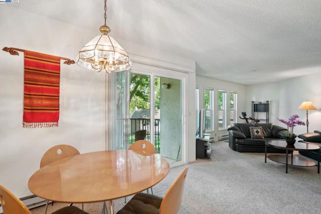 39490 Albany Cmn, Fremont CA: https://media.crmls.org/mediaz/ff7169eb-3446-45da-b732-5ac08114194e.jpg