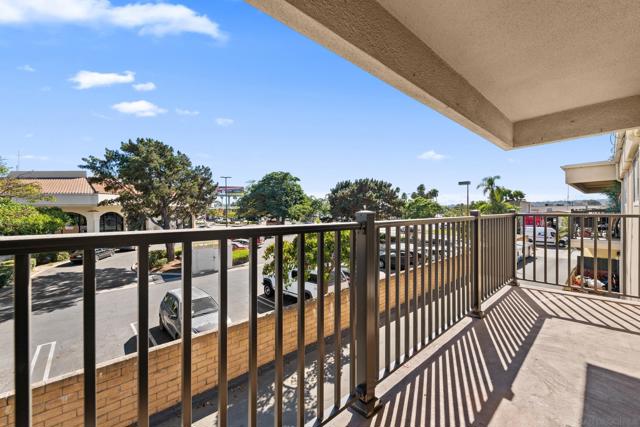 4851 Cole St, San Diego CA: https://media.crmls.org/mediaz/ff71f738-687a-4af8-b285-7ede2098c39a.jpg