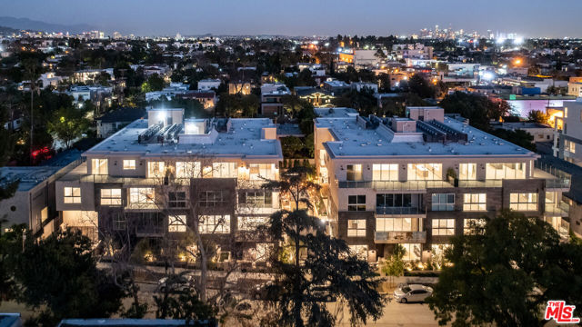 728 N Sweetzer Avenue, West Hollywood CA: https://media.crmls.org/mediaz/ff72c013-f905-40a0-a4a9-cb1cba6a0685.jpg
