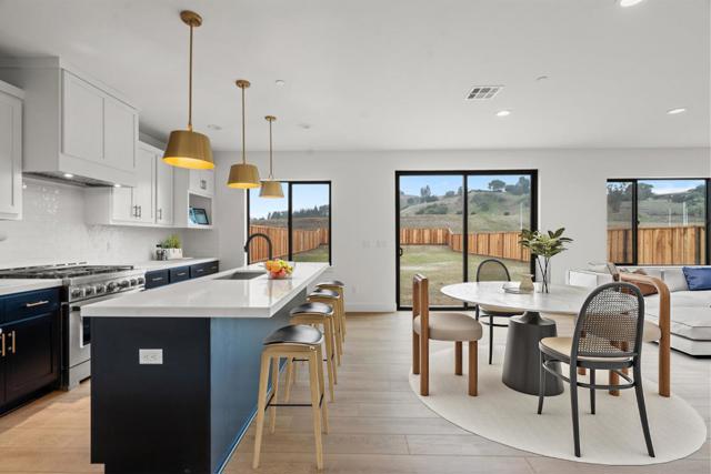 425 Maria Drive, Hollister CA: https://media.crmls.org/mediaz/ff72f65e-b393-41da-8aed-61b59afa6541.jpg