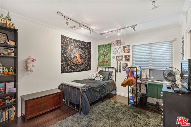 12834 Landale Street, Studio City CA: https://media.crmls.org/mediaz/ff7300e2-7f00-4261-bbc5-fcedf6c6b90f.jpg