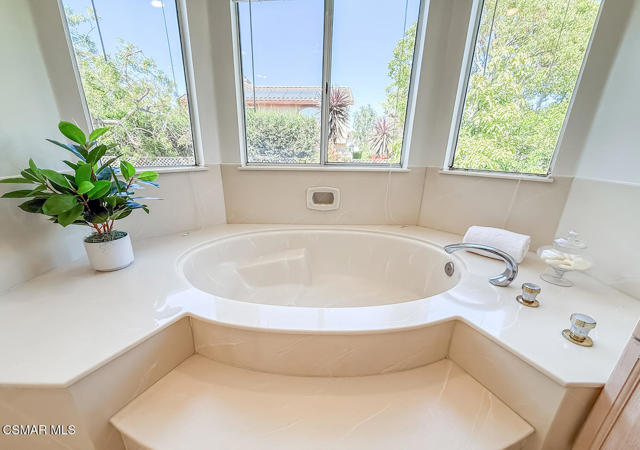 1768 Fox Springs Circle, Newbury Park CA: https://media.crmls.org/mediaz/ff730eb4-f8ac-4de3-8bb0-4650435fc067.jpg