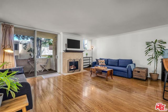 5325 Newcastle Avenue, 223 photo 6