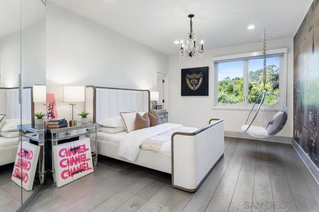 6617 Muirlands Dr, La Jolla CA: https://media.crmls.org/mediaz/ff736b3e-6826-45e9-8c58-a533a5cea822.jpg