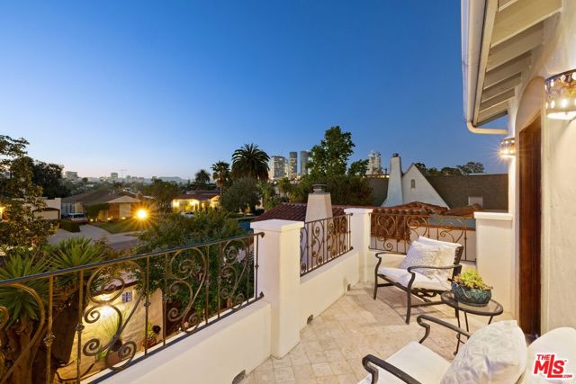 10516 Tennessee Avenue, Los Angeles CA: https://media.crmls.org/mediaz/ff73dd7c-0086-4b5e-9f9d-857e54e9462a.jpg
