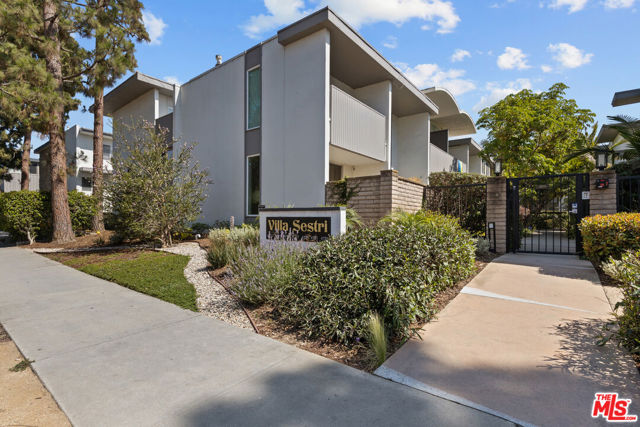4731 La Villa Marina, Marina del Rey CA: https://media.crmls.org/mediaz/ff748a44-e7ec-46c2-a621-36649d7983e6.jpg