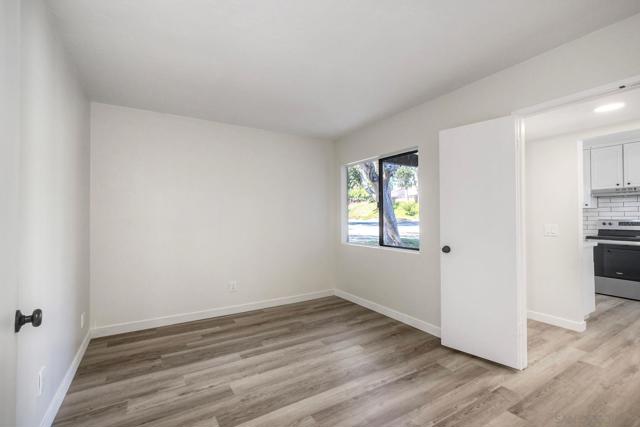 242 Eveningside Gln, Escondido CA: https://media.crmls.org/mediaz/ff74b61a-4de9-400d-a1ab-b792dbaafde7.jpg