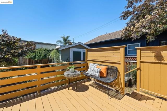 393 43Rd St, Oakland CA: https://media.crmls.org/mediaz/ff74c1c6-b7f8-47aa-9e49-fc03e711b8b5.jpg