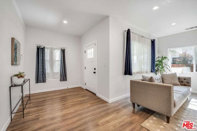 1304 -1306 W 48th Street, Los Angeles CA: https://media.crmls.org/mediaz/ff7537fd-28de-4a8d-bc96-f4600ed28a64.jpg