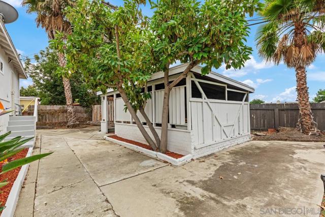 2069 Dayton Drive, Lemon Grove CA: https://media.crmls.org/mediaz/ff75691c-2865-4876-97f7-a96c8769490c.jpg