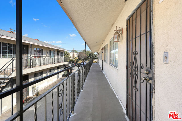 919 Carob Way, Montebello CA: https://media.crmls.org/mediaz/ff75c3a6-3d61-45d6-b6ae-8b4f0983b929.jpg