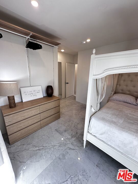 643 N Vista St, Los Angeles CA: https://media.crmls.org/mediaz/ff75f0f7-80e1-45b6-a8e4-26609bca2040.jpg