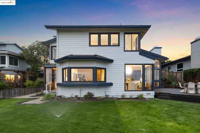 6019 Ridgemont Dr, Oakland CA: https://media.crmls.org/mediaz/ff7658c4-a029-4c2b-841e-5a249cd7cdda.jpg