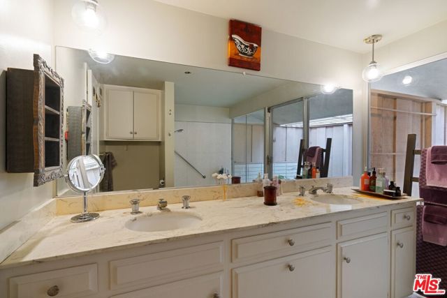 6847 Crest Road, Rancho Palos Verdes, California 90275, 4 Bedrooms Bedrooms, ,3 BathroomsBathrooms,Residential,Sold,Crest,25498791