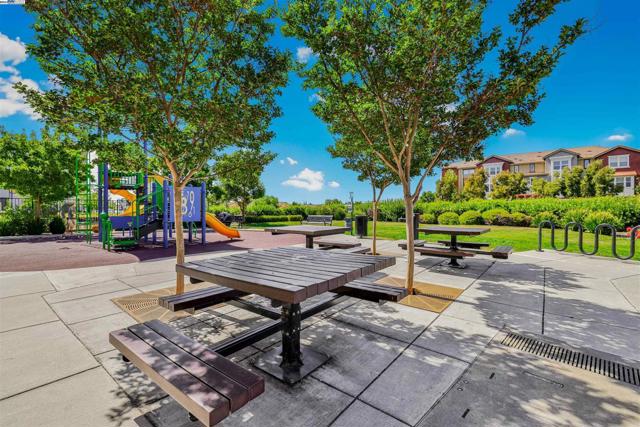 1688 Lee Way, Milpitas CA: https://media.crmls.org/mediaz/ff76e64d-d747-42a3-9d81-6f9bf6303e6c.jpg