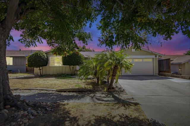3527 Pine Creek Drive, San Jose CA: https://media.crmls.org/mediaz/ff76ffa0-4144-497f-827c-56c4920e1c50.jpg