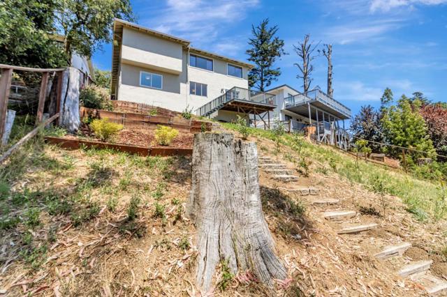 6827 Ridgewood Drive, Oakland CA: https://media.crmls.org/mediaz/ff7708ea-8239-49f5-9637-e4bcde6f62f5.jpg