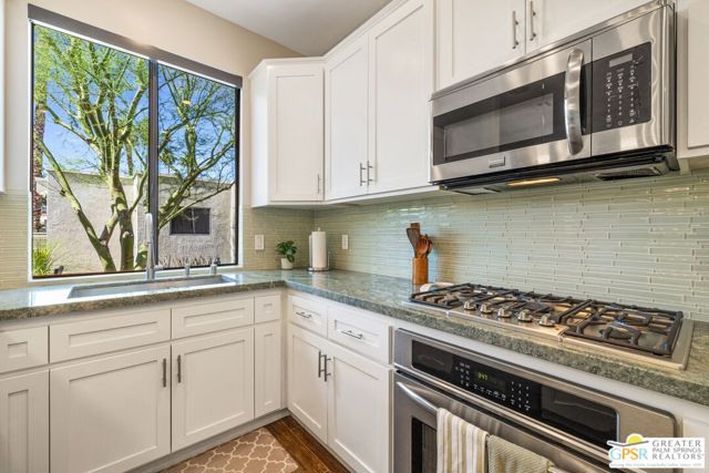 747 Inverness Drive, Rancho Mirage CA: https://media.crmls.org/mediaz/ff773110-924d-4b34-8fa9-647a01794c5d.jpg