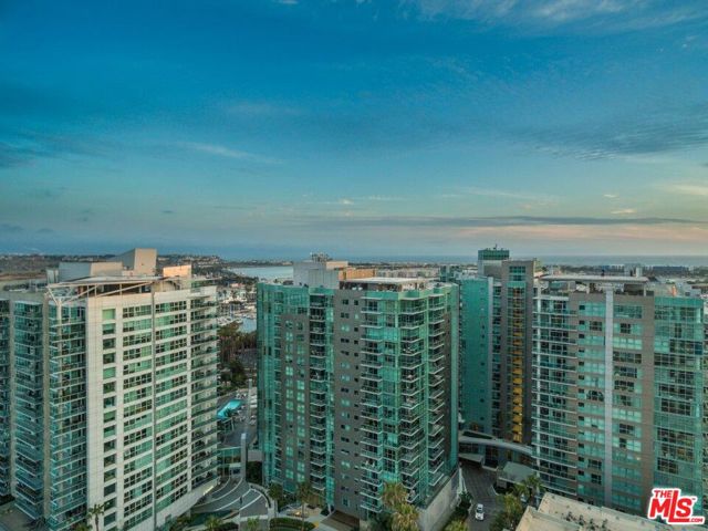 13600 Marina Pointe Drive, Marina del Rey CA: https://media.crmls.org/mediaz/ff775d57-46e0-460e-b3fc-beb1e6476871.jpg