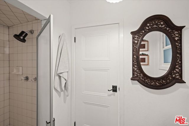 6119 Del Valle Drive, Los Angeles CA: https://media.crmls.org/mediaz/ff7797d9-e485-485e-b784-2207a624d09c.jpg