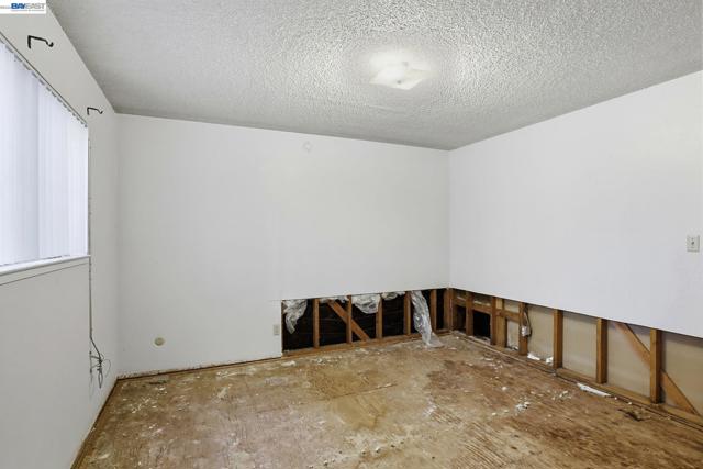 Image 18 of 48 For 2550 Damuth St