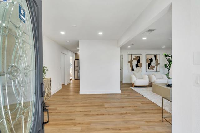 1575 Via Lucas, San Lorenzo CA: https://media.crmls.org/mediaz/ff78cce8-610e-4d0e-a8e8-68a32748a72e.jpg