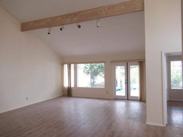4052 Aeolia Way, Oceanside CA: https://media.crmls.org/mediaz/ff78dc1f-914b-42d0-8d2e-3df05973faa3.jpg