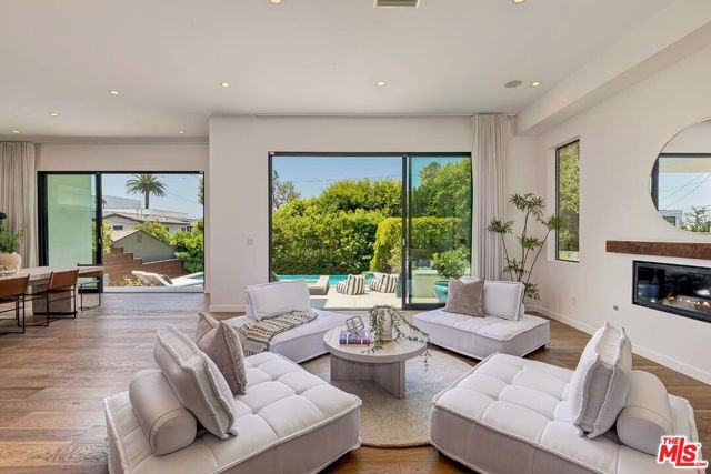 3571 Colonial Avenue, Los Angeles CA: https://media.crmls.org/mediaz/ff7939f0-e49f-4773-89c9-16315910e7ed.jpg