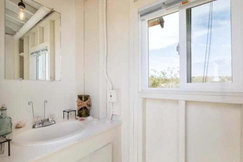 https://media.crmls.org/mediaz/ff7a0e48-05e2-4e91-8dea-1af441c9f71e.jpg?preset=X-Large