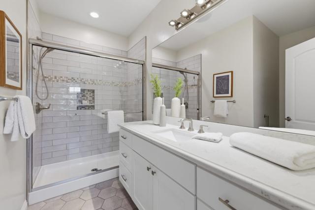 Image 27 of 67 For 1054 Longfellow Avenue