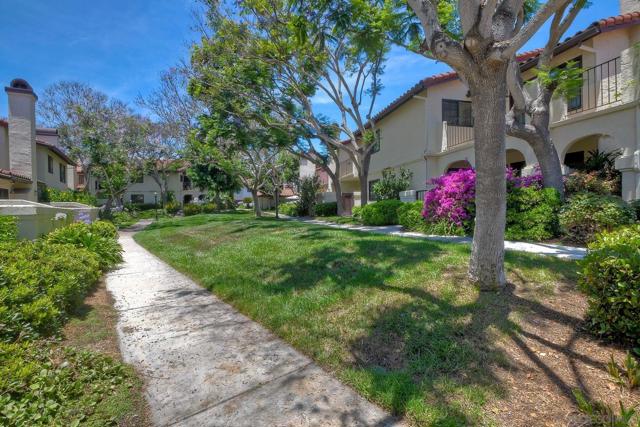 4240 Porte De Palmas, San Diego CA: https://media.crmls.org/mediaz/ff7aacb1-8004-405f-a51e-b47c359bb6d5.jpg