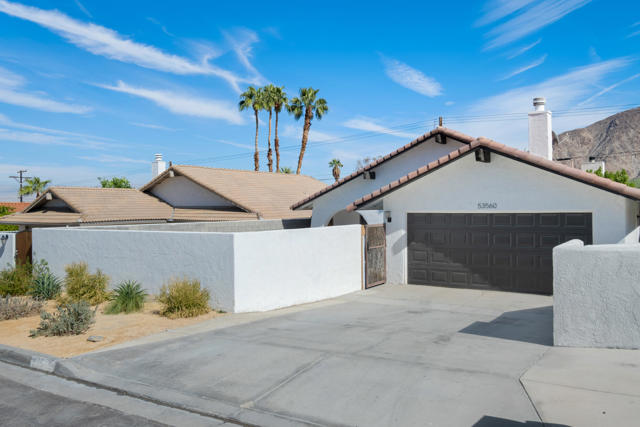 53560 Avenida Herrera, La Quinta CA: https://media.crmls.org/mediaz/ff7aeb17-2d34-4d1e-8d09-0262ee471287.jpg