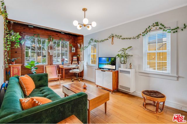 700 ANGELUS Place photo 6