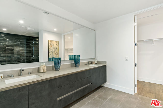 728 N Sweetzer Avenue, West Hollywood CA: https://media.crmls.org/mediaz/ff7b2347-d53b-4fae-b86d-b31f8eada808.jpg