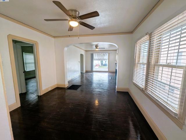 7818 Arthur St, Oakland CA: https://media.crmls.org/mediaz/ff7b70ab-9945-4994-b060-4f58d09ac6ee.jpg