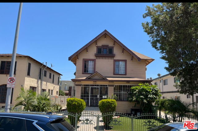 2738 Kenwood Avenue, Los Angeles, California 90007, 4 Bedrooms Bedrooms, ,1 BathroomBathrooms,Single Family Residence,For Sale,Kenwood,24407363