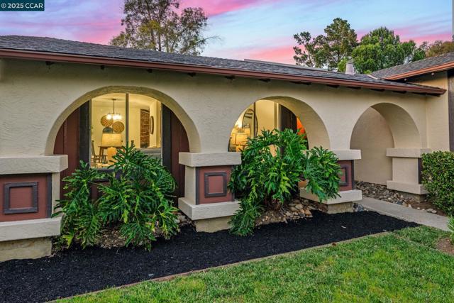 277 Holiday Hills Dr, Martinez CA: https://media.crmls.org/mediaz/ff7b816e-b163-43ed-a5b2-26629291cb1d.jpg