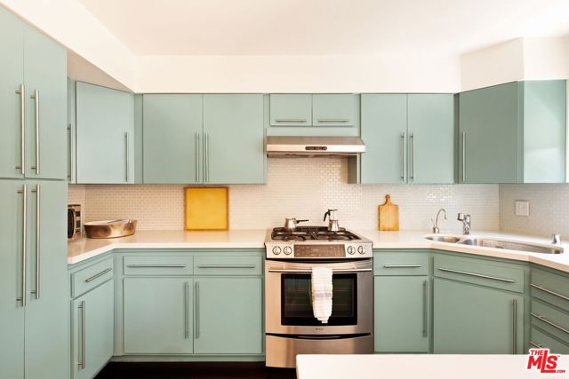 2310 11th Street, Santa Monica CA: https://media.crmls.org/mediaz/ff7bdb00-b631-4411-a8ef-80ec8d235464.jpg