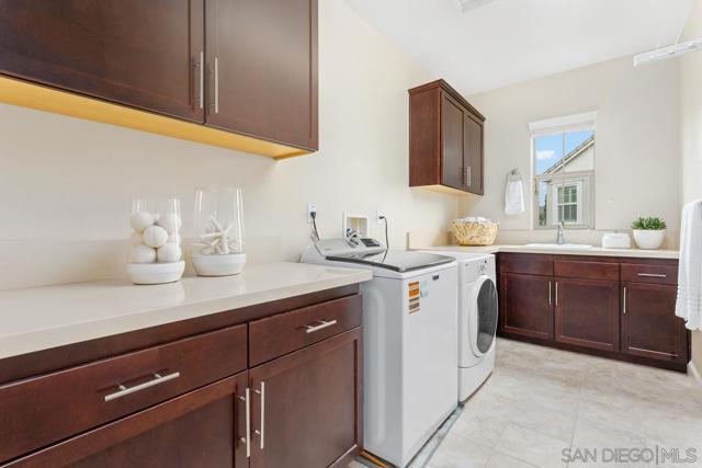 6336 Sagebrush Bend Way, San Diego CA: https://media.crmls.org/mediaz/ff7c283e-0df6-4930-aea6-ce5a443a77ac.jpg
