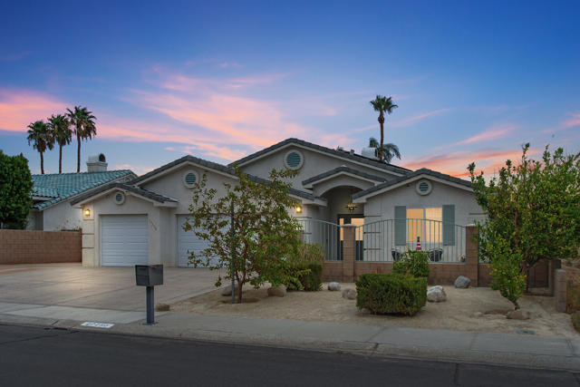 27250 Nortada Drive, Cathedral City CA: https://media.crmls.org/mediaz/ff7c52b4-4566-42a4-b7e8-d952172bc500.jpg