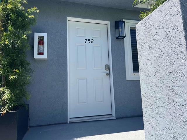 752 E Avenue, Coronado CA: https://media.crmls.org/mediaz/ff7c6e08-b638-4be7-bb92-348f2ecfe8ed.jpg