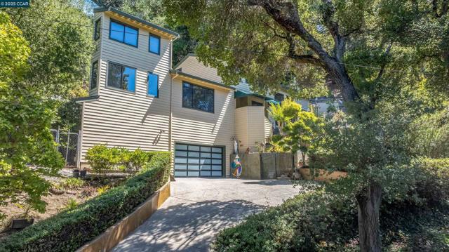 39 Mira Loma Rd, Orinda CA: https://media.crmls.org/mediaz/ff7c8b8b-c2a3-41b7-ad38-e25e7e41b4e9.jpg