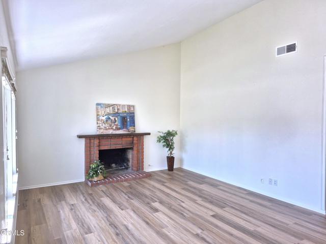 386 Otono Court, Camarillo CA: https://media.crmls.org/mediaz/ff7d64d7-65bf-42b2-bb16-74832e80b012.jpg