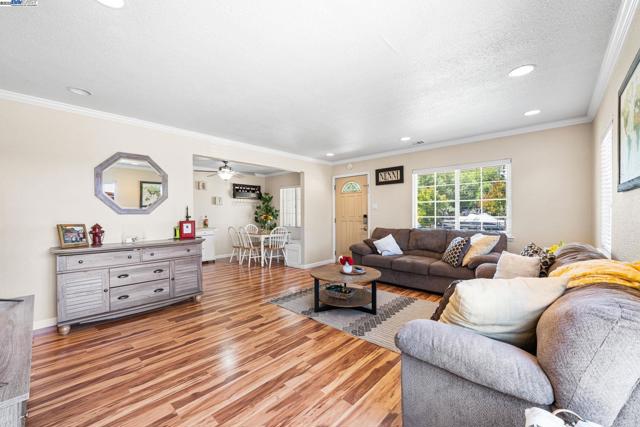 692 Adelle St, Livermore CA: https://media.crmls.org/mediaz/ff7d7b7c-138b-48da-a04e-5554f99118b9.jpg